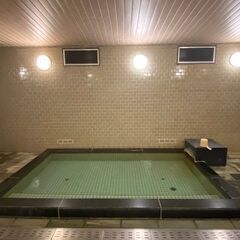 大浴場の清掃作業の画像