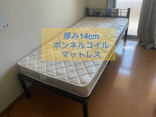 頑丈なパイプベッド高さ3段階、コンセント2個口、小物置き＋美品ボンネルコイルマットレス　シングルサイズ