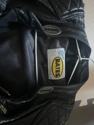 BATES ジャケット