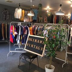 【土日950円～】古着屋さんで働きませんか？？古着の店舗運営、ネット担当のスタッフの募集です。 【例．接客/販売/レジ/品出し/清掃/写真撮影】など店内業務全般を担当していただきます。 正社員登用制度もあります!の画像