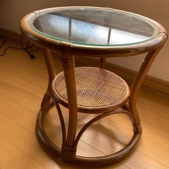 ラタンテーブル