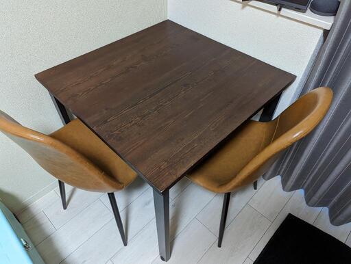 ダイニングテーブルとダイニングチェアのセット