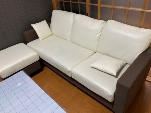 足つきソファー