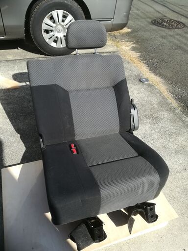 NV350キャラバン(E26)　プレミアムGX　リアシート　セカンドシート　左右セット