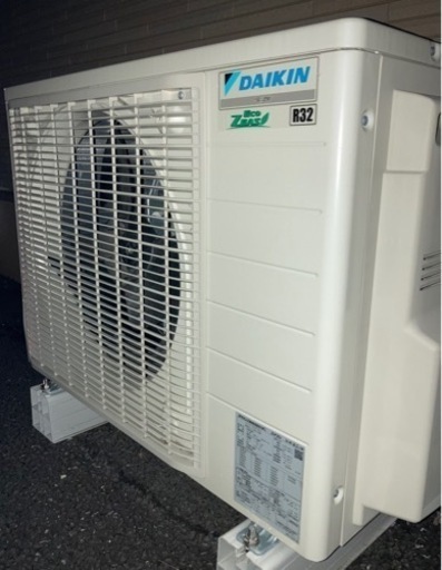 DAIKIN 業務用エアコン　白　1年使用　