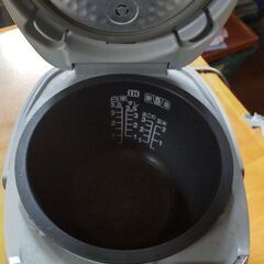 中古2009年式東芝IH炊飯器3合炊きあげますの画像