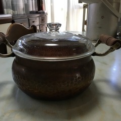 銅製の鍋の画像
