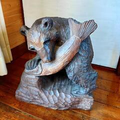 クマの木彫り置物の画像