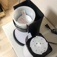 お取引中【美品】2017年製 ドウシシャ電動ふわふわとろ雪かき氷器「DTY-17BK」の画像