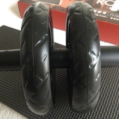腹筋ローラー　ABS ROLLER 超静音　膝保護マット付き　BODYTECH の画像