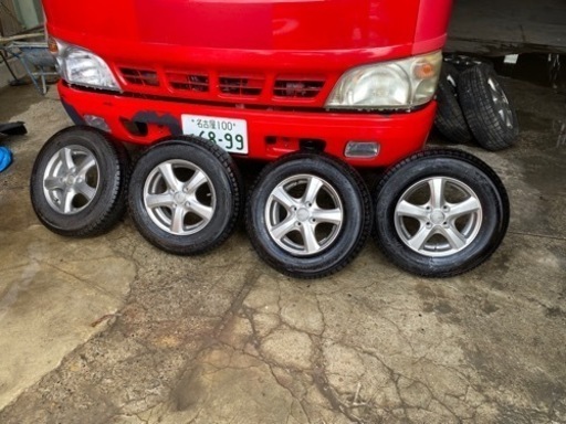 タイヤほぼ新品スタットレス