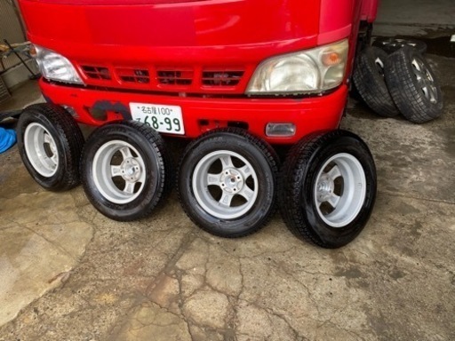 タイヤほぼ新品スタットレス