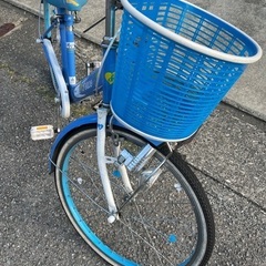 小学生女の子向けの自転車ヘルメット付きの画像