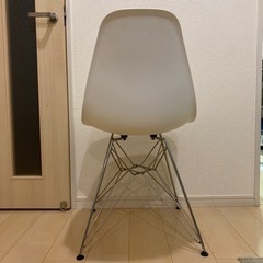 白　チェアー　椅子の画像