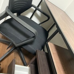 【取引中】椅子と机とサイドテーブルの画像