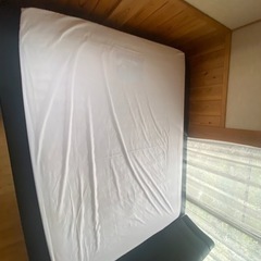 ダブルベッドの画像