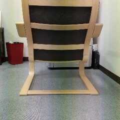 イケア POANG アームチェア＆オットマン、バーチ材突き板,フィーンスタ グレー1脚の画像