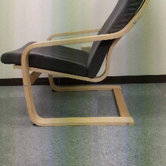 イケア POANG アームチェア＆オットマン、バーチ材突き板,フィーンスタ グレー1脚の画像