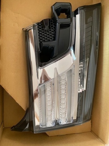 新品ヴェルファイア テールランプ