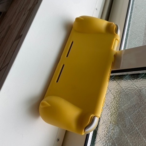 Switch  LITE売ります(持ちやすいカバー付き)