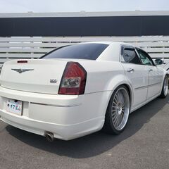 【コミコミ価格♪】クライスラー 300C 輸入車 キーレスキー 社外22インチAW(3902)の画像