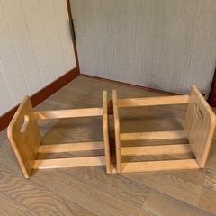 木製ブックスタンドの画像