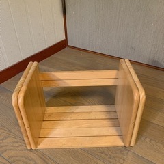 木製ブックスタンドの画像