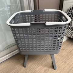 【値下げ】カインズ　高さが変えられる洗濯かごの画像