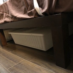 ベッドフレーム ダブル ブラウンの画像