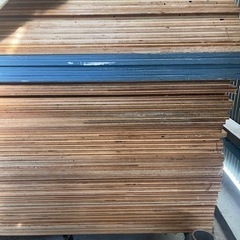 ベニヤ板　合板　コンパネ　OSB板　DIY   廃材　あと8枚ありますの画像