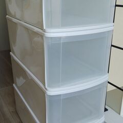 プラケース差し上げます  4個