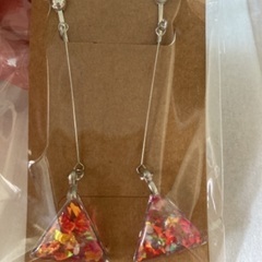 揺れるイヤリング