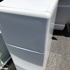 YR-12T（WH） ・年式：2008年製    東芝冷蔵庫の画像