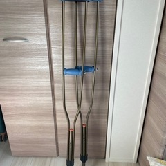 【無料/美品】軽量/高さ調査可能な松葉杖(大人用/男女共用)