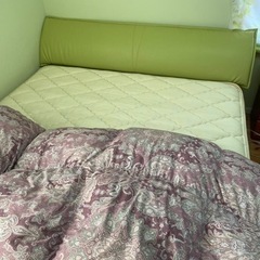 ダブルベッドの画像