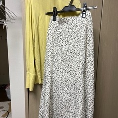 韓国ファッション ブラウスとスカートの画像