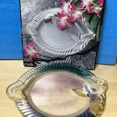 【新品 未使用品 箱付き】　日本製　SOGAガラス　色付きカレイのガラス大皿の画像