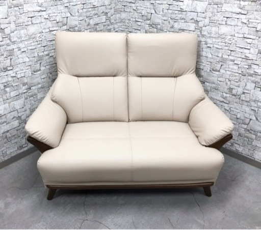 INT-135【美品】ニトリ 合皮 2人用 ソファ コウテイ3 ベージュ 