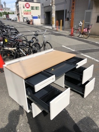 ??大阪市内配達無料??⁉事務所用机鍵有り　椅子なし?⭕️保証付き