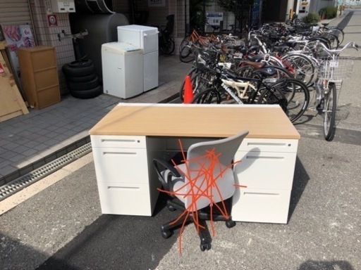 🚛🚛大阪市内配達無料🚛🚛⁉事務所用机鍵有り　椅子なし🉐⭕️保証付き
