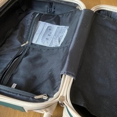 約束中スーツケースSサイズグリーン最終値段です３月購入定価5,500円。の画像