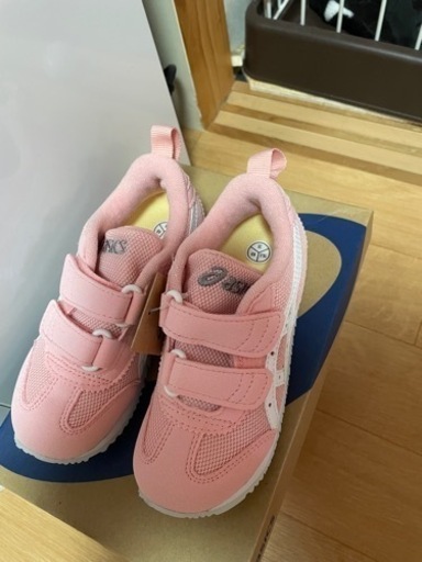 asicsピンク色