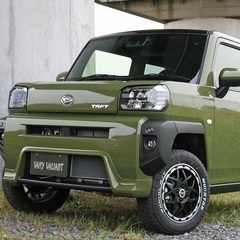 当社オリジナルブランドの自動車エアロパーツの製造技術者の画像