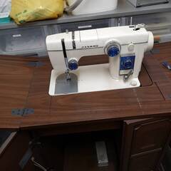 ミシン台＋ミシン　ジャンク品の画像