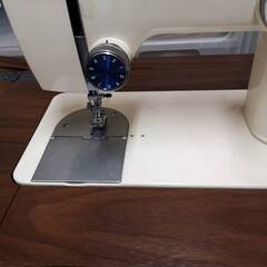 ミシン台＋ミシン　ジャンク品の画像