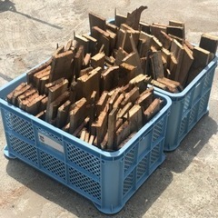 木パレット等を切ったものです。欲しいかた。