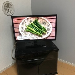 テレビとテレビ台(お話中)