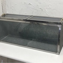 ブリキのガラスショーケース