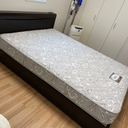 ダブルベッド　マットレス　シモンズ