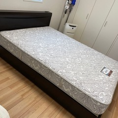 ダブルベッド　マットレス　シモンズ
